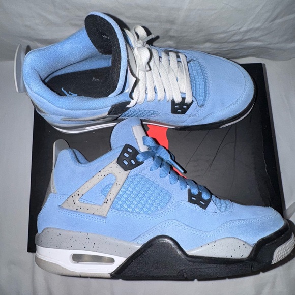 Air Jordan 4 Retro University Blue (GS) - Picture 2 of 7